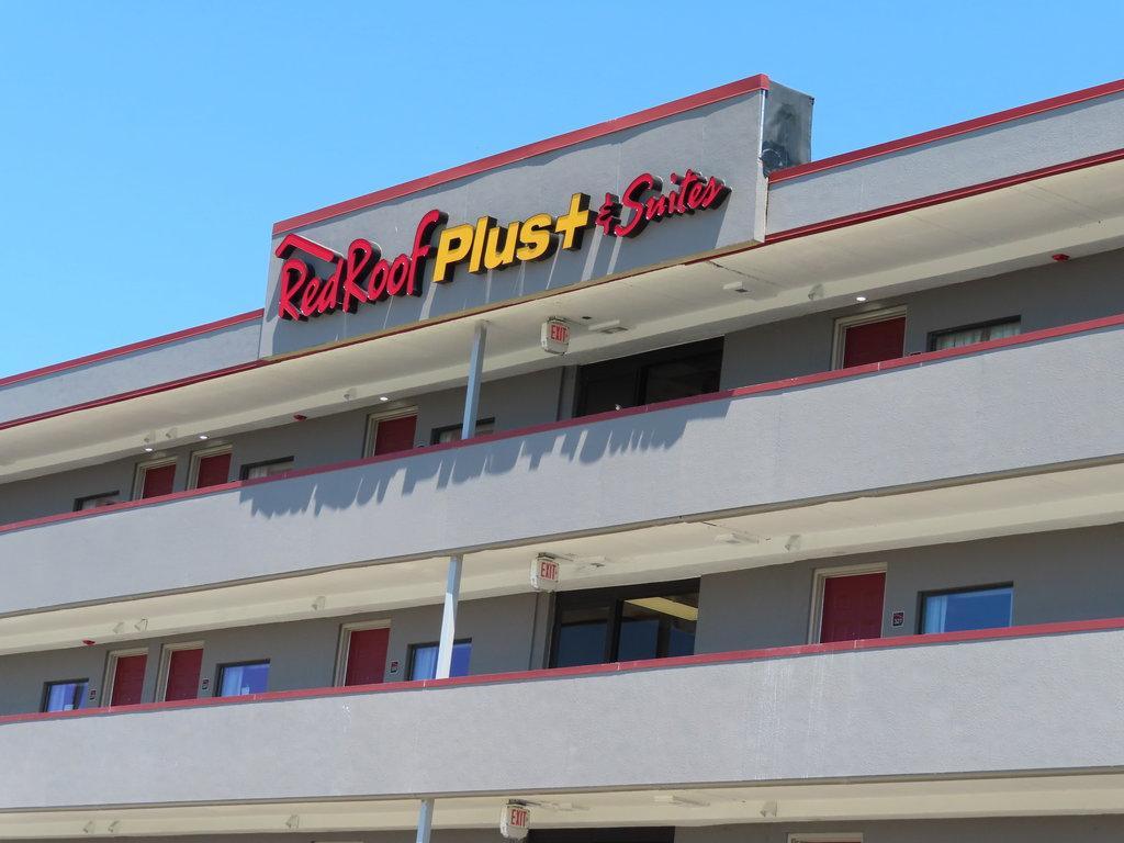 Red Roof Plus+ & Suites Erie Buitenkant foto